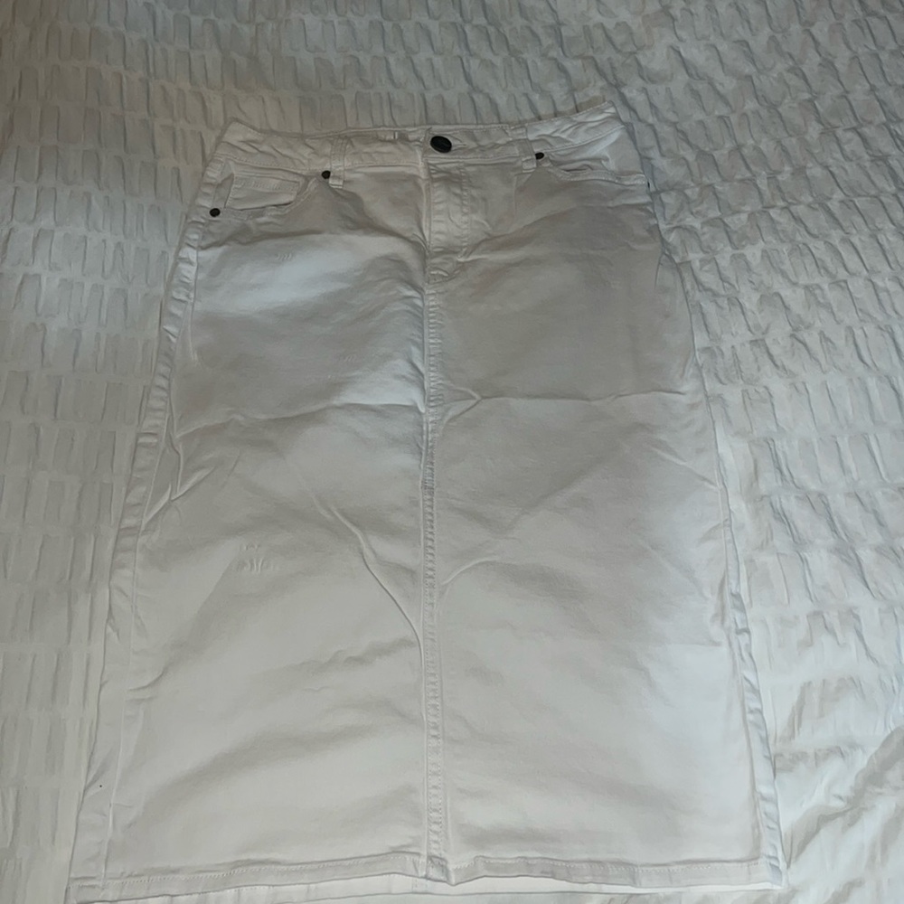 White denim skirt